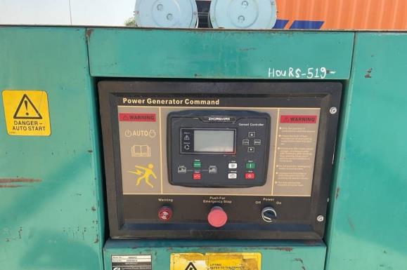 تابلو کنترل دیزل ژنراتور Cummins KTA38-G9 با کنترلر دیجیتال و عدد ساعت کارکرد یادداشت‌شده روی بدنه